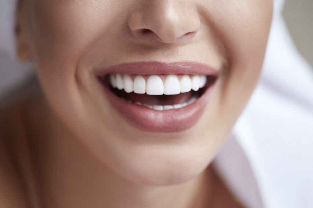 کامپوزیت دندان های جلو باعث افزایش اعتماد به نفس شما می‌شود.